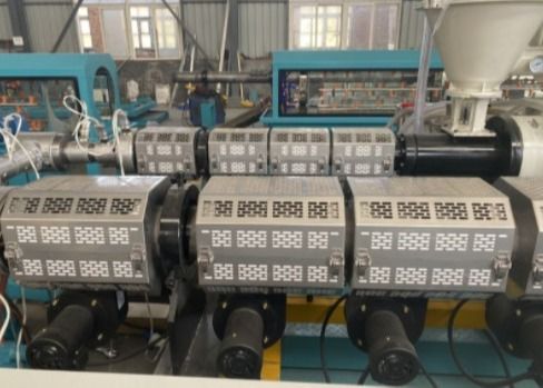 63 mm 120-220 kg / h Zasilanie gazem Wytłaczarka do rur PE z pojedynczą śrubą