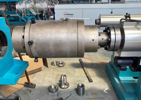 Pojedyncza śruba Zasilanie olejem linii do wytłaczania rur HDPE 110 mm