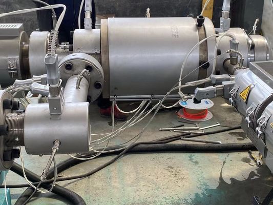Trójwarstwowa linia do produkcji rur z tworzywa sztucznego PE Nawadnianie kroplowe Zaopatrzenie w wodę Rura gazowa energii