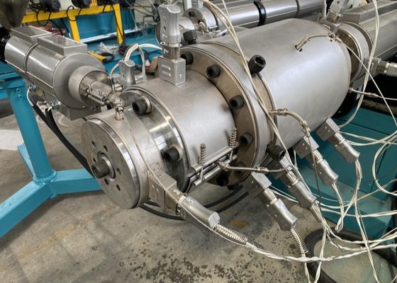 Wytłaczarka z pojedynczym ślimakiem do rur PE 600 kg / H Nawet plastyfikacja