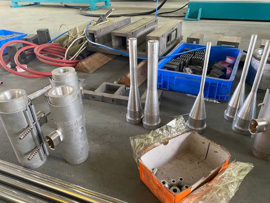 120 kg / h Maszyna do produkcji rur PVC Stożkowa wytłaczarka dwuślimakowa