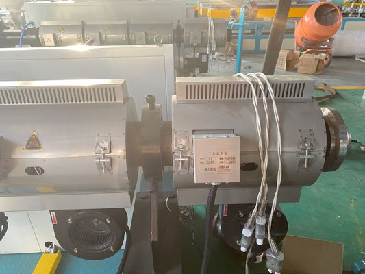 180-250 kg / godz. Maszyna do produkcji rur PVC Stożkowa wytłaczarka dwuślimakowa
